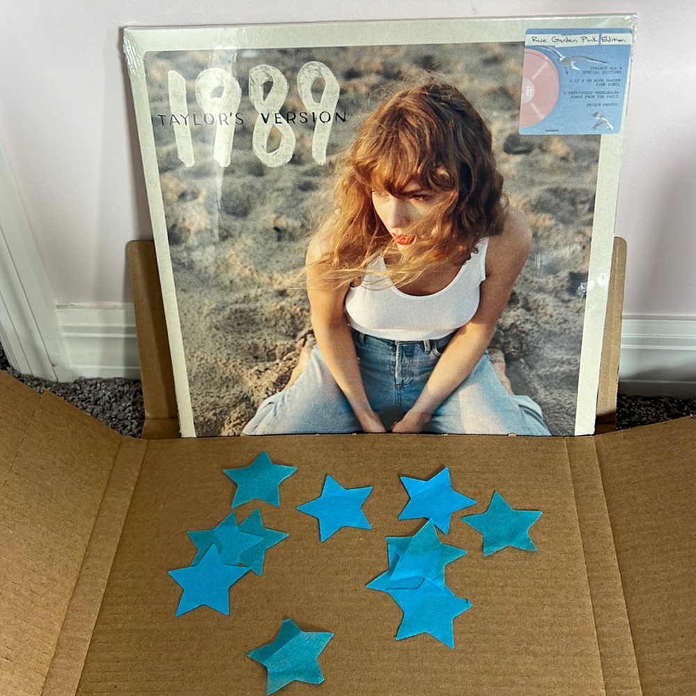 1989 Taylors Version Vinyl (and blue Confetti!!) - Rose Garden Pink Edition